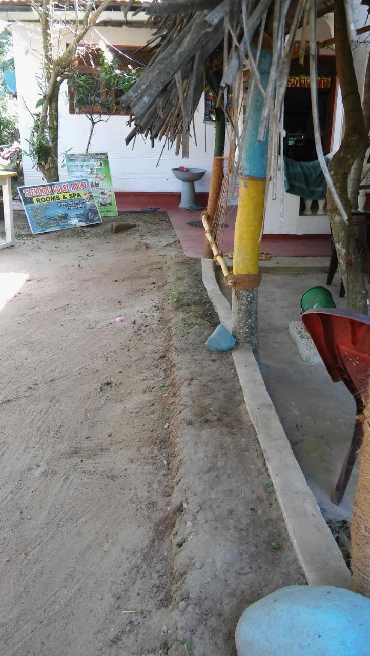 Thevindu Guest & Redmud Resturent Banduramulla Bagian luar foto