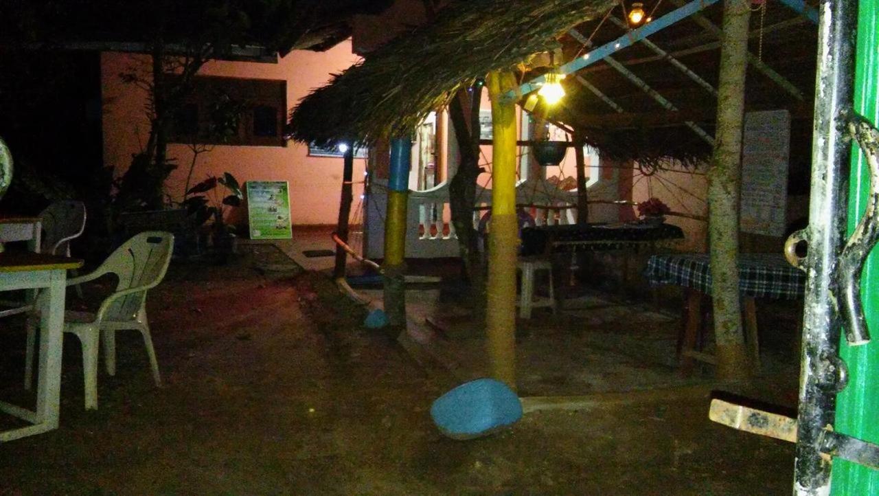 Thevindu Guest & Redmud Resturent Banduramulla Bagian luar foto