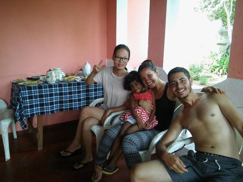 Thevindu Guest & Redmud Resturent Banduramulla Bagian luar foto