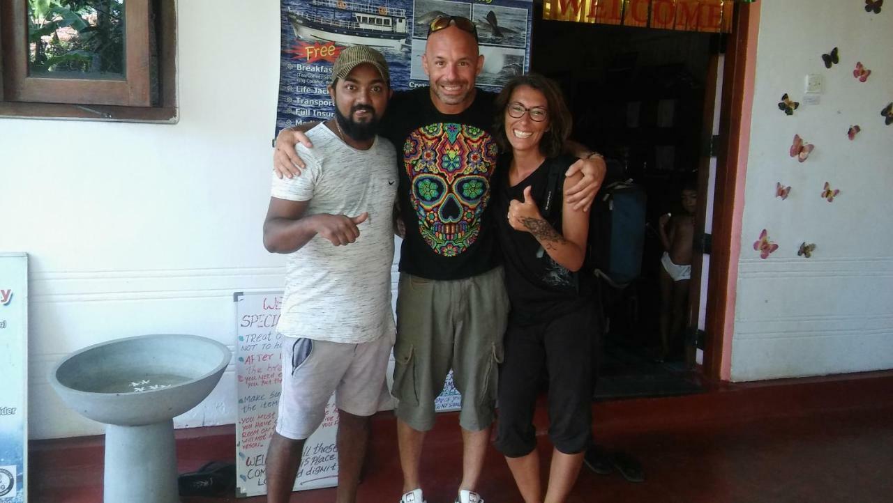 Thevindu Guest & Redmud Resturent Banduramulla Bagian luar foto